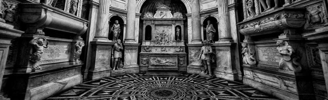 Tour con visita alla chiesa di San Giovanni a Carbonara
